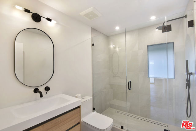 24728 Vantage Point Terrace, Malibu CA: https://media.crmls.org/mediaz/91755f71-a5ed-443f-a1cc-20d3a17f66e4.jpg