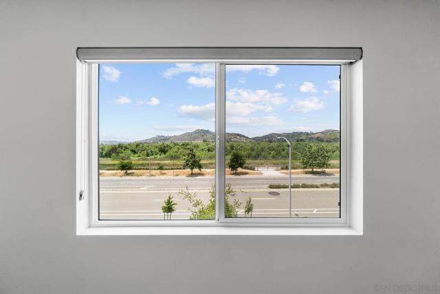 35052 Hacienda Heights, Fallbrook CA: https://media.crmls.org/mediaz/91757212-16c1-4e46-bb31-f0402b1f8ff5.jpg