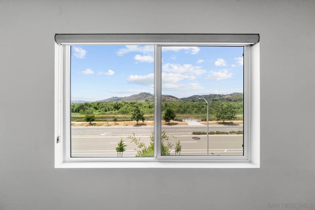 MLS #250029425SD img 22