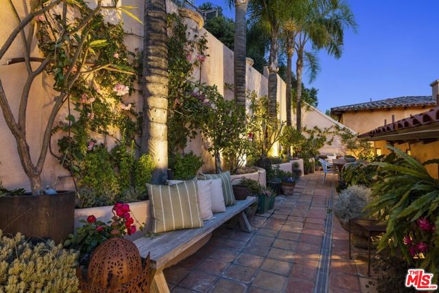 Income Home for Sale in Los Angeles, California