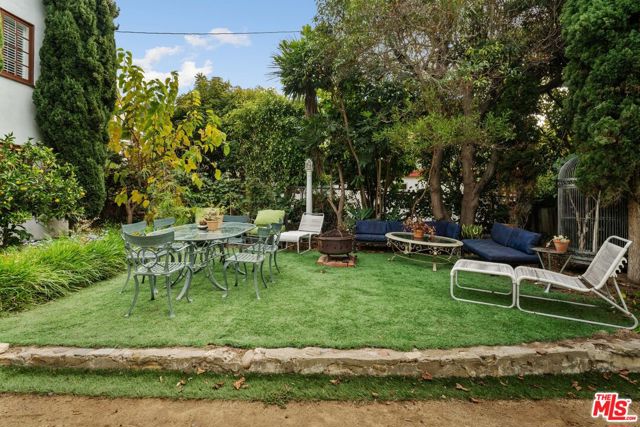 2116 3rd Street, Santa Monica CA: https://media.crmls.org/mediaz/91767003-bb41-4da9-b3d8-6e9675e3573d.jpg