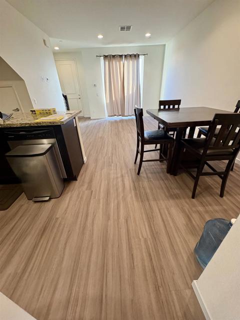 5427 SAN ROBERTO, San Diego CA: https://media.crmls.org/mediaz/9176be98-ebd2-4775-9ba6-4ae2effd99b9.jpg