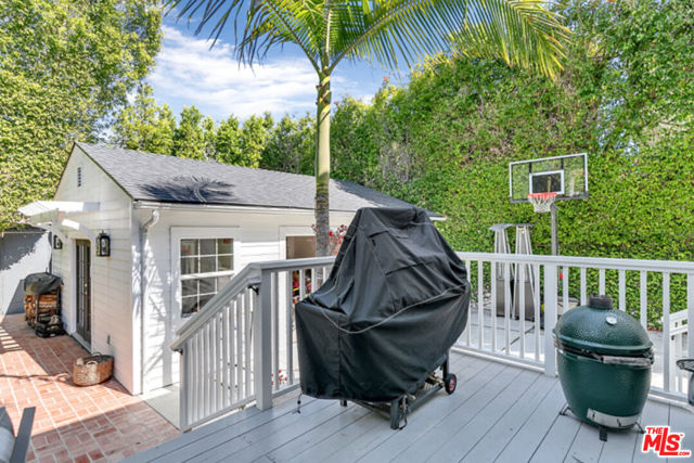 328 El Camino Drive, Beverly Hills CA: https://media.crmls.org/mediaz/9176c339-ece9-4bef-911d-5b32dd298657.jpg