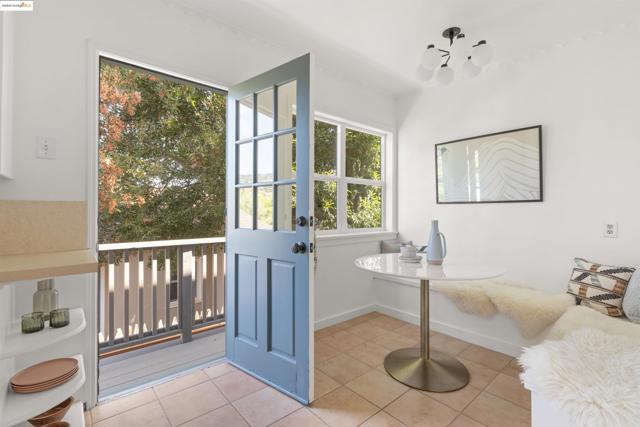 2451 Carmel St, Oakland CA: https://media.crmls.org/mediaz/9176cb4b-7ade-447c-9aca-3a2505fe0986.jpg