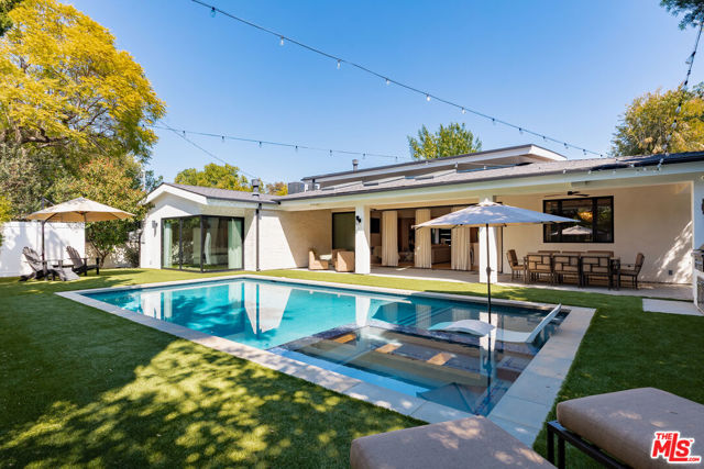 4961 Noeline Avenue, Encino CA: https://media.crmls.org/mediaz/9176f781-731a-4644-a097-a488ed7f2787.jpg