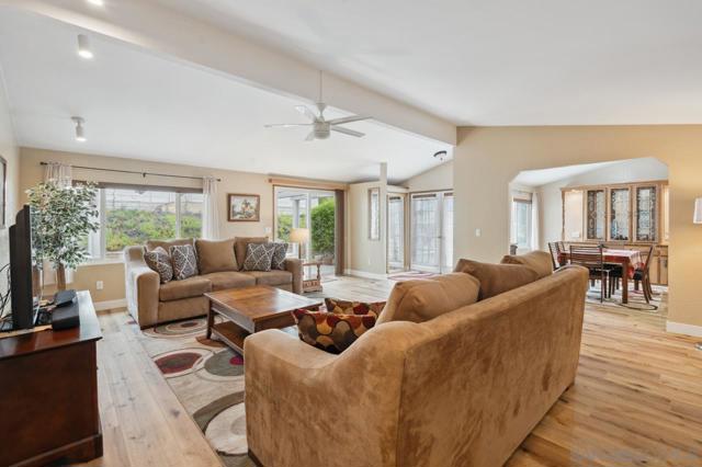 1831 Nova Gln, Escondido CA: https://media.crmls.org/mediaz/91770c01-dfd0-409c-9f15-689dd096f0e7.jpg