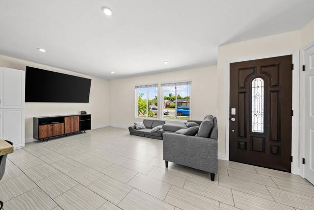 7971 Jade Coast Road, San Diego CA: https://media.crmls.org/mediaz/9177486b-3615-4c26-8317-cc10de056117.jpg