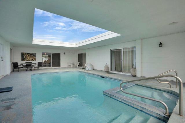 48320 Beverly Drive, Palm Desert CA: https://media.crmls.org/mediaz/91778e19-5a32-4180-8a68-50f8daffc650.jpg
