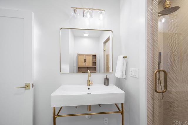 Detail Gallery Image 23 of 75 For 4404 Voltaire St, San Diego,  CA 92107 - 4 Beds | 3 Baths