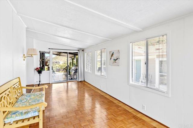 8975 Lawrence Welk Dr, Escondido CA: https://media.crmls.org/mediaz/91788df5-ccd2-4fcc-af33-0ad5a4983b10.jpg