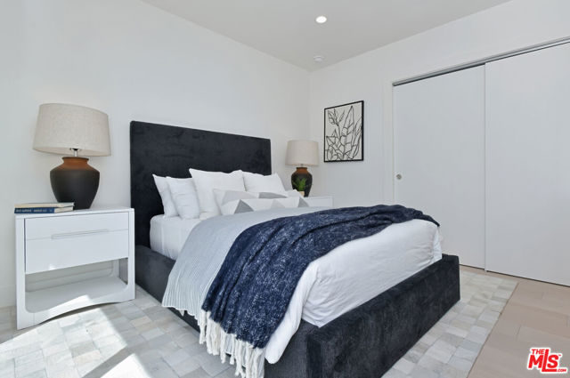 15431 Milbank Street, Encino CA: https://media.crmls.org/mediaz/9179016b-ab5b-4ad3-be24-d5d3dcf65886.jpg