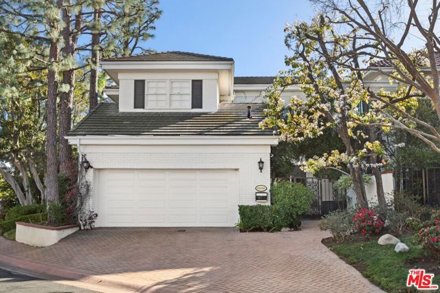 12320 Ridge Circle, Los Angeles CA: https://media.crmls.org/mediaz/917a191b-8cbd-4e08-8295-ee4b3b9d96e1.jpg