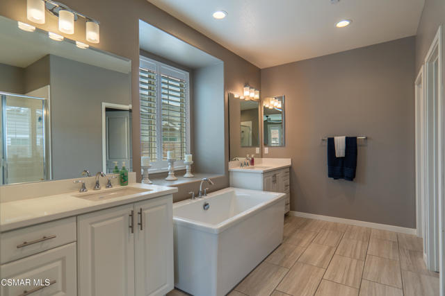 3262 Jacinto Court, Simi Valley CA: https://media.crmls.org/mediaz/917a37c4-86c7-4950-b1e7-2f5804edd850.jpg