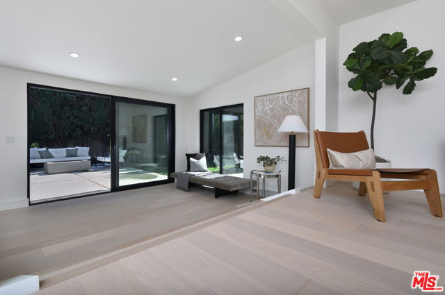 15431 Milbank Street, Encino CA: https://media.crmls.org/mediaz/917a7faf-a16a-4f6d-9533-0f7f5969834f.jpg
