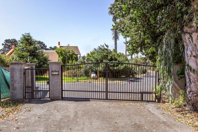 125 Springfield Road, Moss Landing CA: https://media.crmls.org/mediaz/917a9404-aece-4bf3-9244-a9cc25d73cbb.jpg