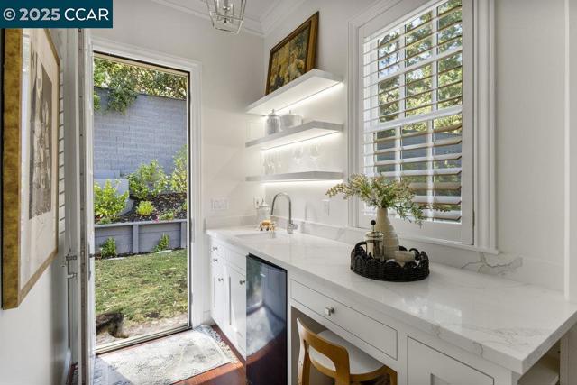 1826 Alameda Diablo, Diablo CA: https://media.crmls.org/mediaz/917aaac8-a741-4a48-9edb-35b33f5215b5.jpg