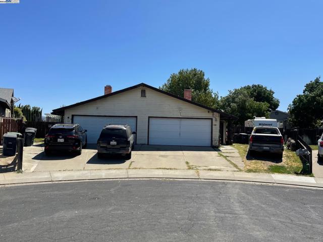 1101 Johnson Ct, Tracy CA: https://media.crmls.org/mediaz/917ac267-c217-44ef-bfc7-dace202a4e0c.jpg