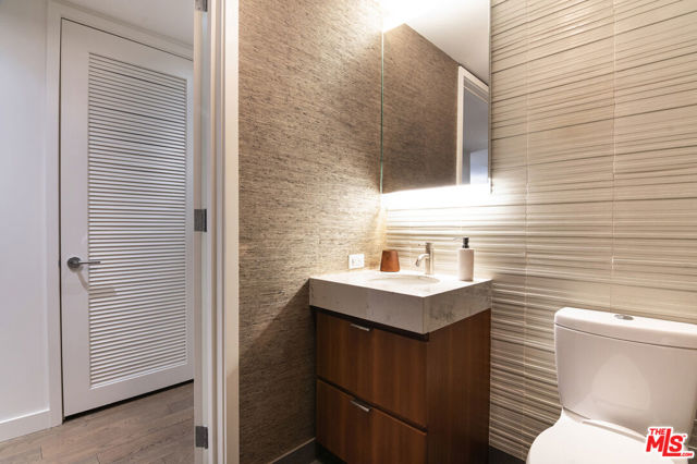 1755 Ocean Avenue, Santa Monica CA: https://media.crmls.org/mediaz/917b20f2-9f82-4960-8124-28c8dc9fbe21.jpg