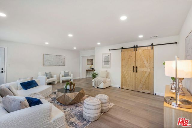 4933 W 20th Street, Los Angeles CA: https://media.crmls.org/mediaz/917b3164-25d6-4a33-8795-33ea261e0f16.jpg