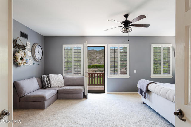 68 E Twisted Oak Drive, Simi Valley CA: https://media.crmls.org/mediaz/917b9fd7-1e94-4f15-bfa7-81735afb777b.jpg