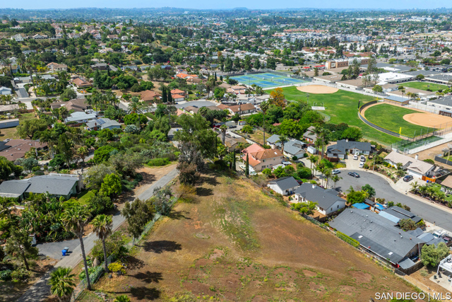 1649 San Luis Rey AVE, Vista CA: https://media.crmls.org/mediaz/917bf556-699d-44fc-997a-a54d7d6cb332.jpg