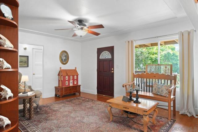 4386 Niagara Ave, San Diego CA: https://media.crmls.org/mediaz/917c0bbc-9733-455d-8ec6-208d9fcef97d.jpg