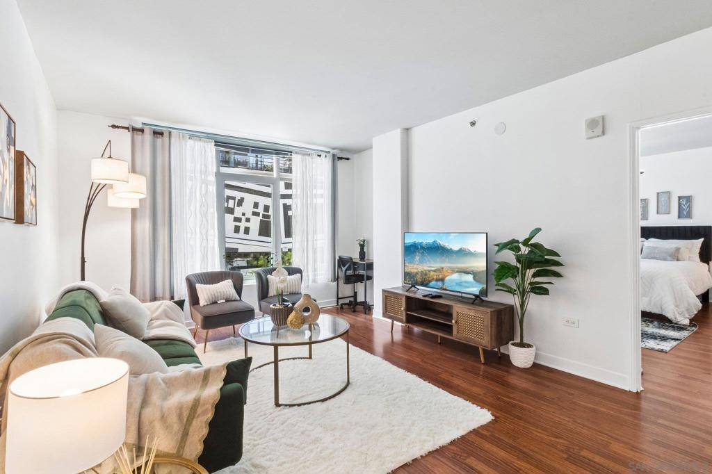 425 W Beech St - photo 3