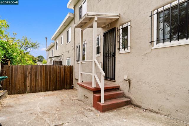 1232 E 20Th St, Oakland CA: https://media.crmls.org/mediaz/917c6fa5-bc3e-45ea-a454-f08b657d07f5.jpg