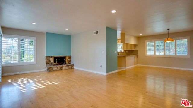 9631 CRYSTAL VIEW Drive, Tujunga CA: https://media.crmls.org/mediaz/917e25ad-5acd-492b-90a9-7dc25d87dd20.jpg