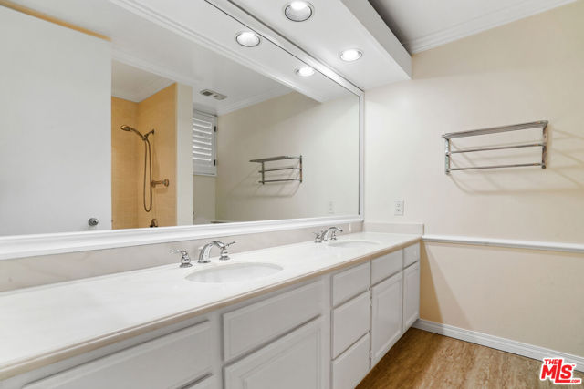 2102 Century Park Lane, Los Angeles CA: https://media.crmls.org/mediaz/917effe1-11dd-4c0e-a483-e5781f986cc5.jpg