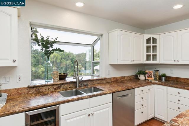 2 Deer field, Walnut Creek CA: https://media.crmls.org/mediaz/917f9b46-fd5f-4fe5-a00f-4bfef853ceef.jpg