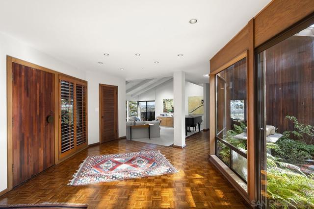 6346 Ridge Manor Avenue, San Diego CA: https://media.crmls.org/mediaz/91800142-0ccb-4f54-b695-aac6f82fffc0.jpg