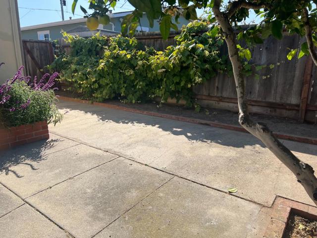 542 English Avenue, Monterey CA: https://media.crmls.org/mediaz/91807d3e-7398-4d90-b7a8-77d95268e0bd.jpg