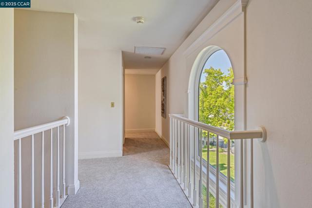 22 Ranger Ct, Alamo CA: https://media.crmls.org/mediaz/9180a45b-e223-44d5-a562-20b624317882.jpg