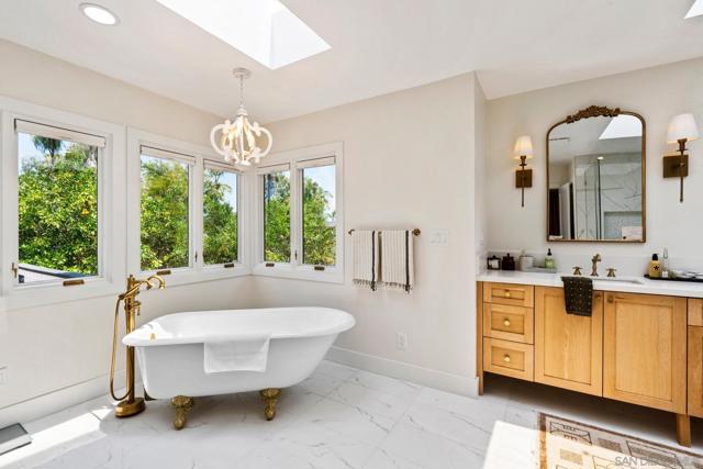 13953 Sagewood Dr, Poway CA: https://media.crmls.org/mediaz/9180de1b-7607-4a34-96d5-47910d30ea82.jpg