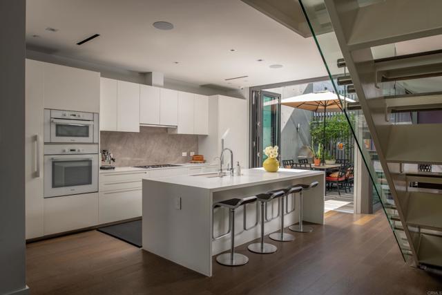 Detail Gallery Image 4 of 37 For 589 Palm St, San Diego,  CA 92103 - 2 Beds | 2/1 Baths