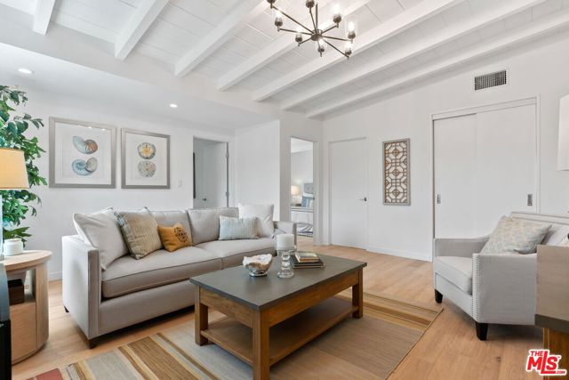 2671 Federal Avenue, Los Angeles CA: https://media.crmls.org/mediaz/9181a3c0-805e-4619-82a0-9c96218f6c65.jpg