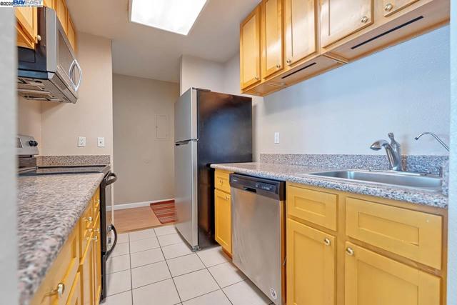 3300 Wolcott Cmn, Fremont CA: https://media.crmls.org/mediaz/91822b67-dbf9-4e8f-8c4a-f84c73ba1273.jpg
