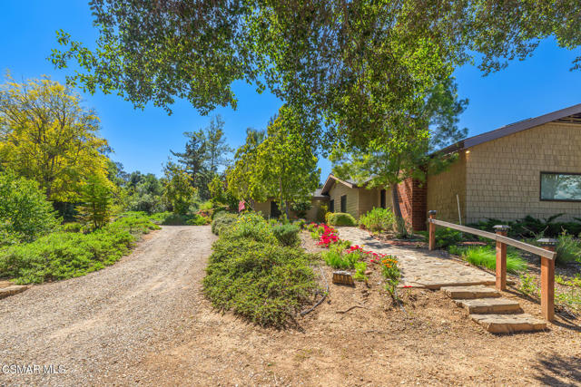 1585 Loma Drive, Ojai CA: https://media.crmls.org/mediaz/918240cf-3c12-4918-ba08-954811c02538.jpg