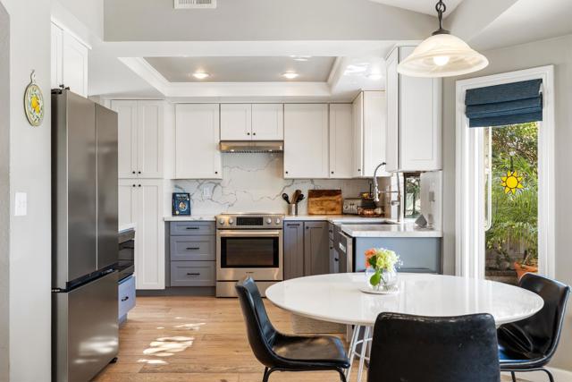 Detail Gallery Image 6 of 28 For 2072 Wandering Rd, Encinitas,  CA 92024 - 4 Beds | 2/1 Baths