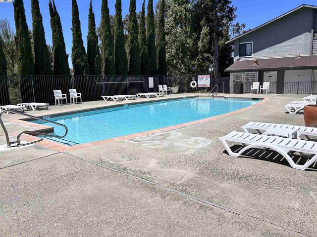 900 Cambridge Dr, Benicia CA: https://media.crmls.org/mediaz/91834739-421d-4a40-a901-01727ab7b4f1.jpg