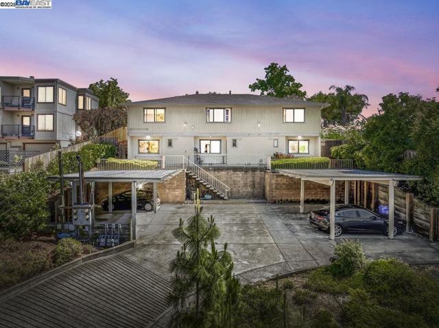 21000 Ocean View Dr, Hayward CA: https://media.crmls.org/mediaz/91834831-7ee4-4882-9169-f353521becf5.jpg