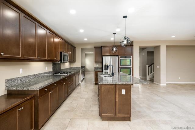 35056 Knollview Ct, Winchester CA: https://media.crmls.org/mediaz/9183aa77-bfff-4aea-b7b1-79363661c820.jpg