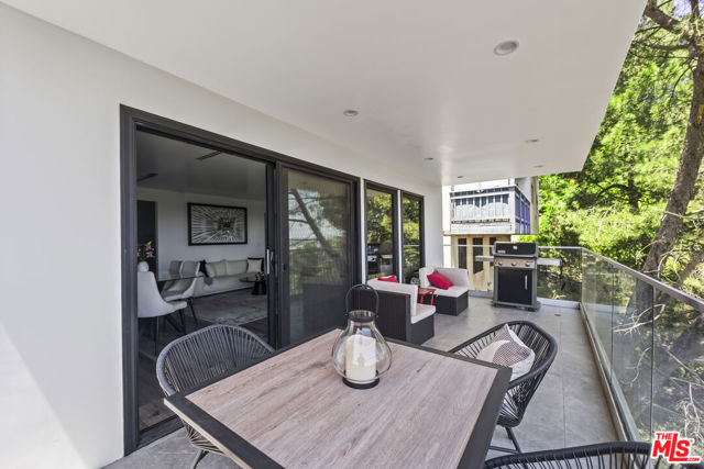 8960 Crescent Drive, Los Angeles CA: https://media.crmls.org/mediaz/9183ad6c-dc10-44f9-9b66-7ad7633fbd43.jpg