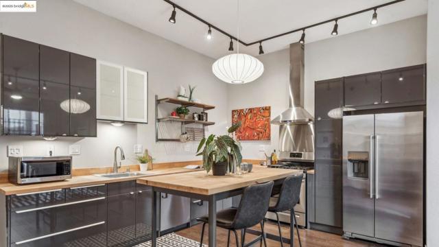 958 28th ST, Oakland CA: https://media.crmls.org/mediaz/91843d3e-6bde-4c06-96d5-aac59d731803.jpg