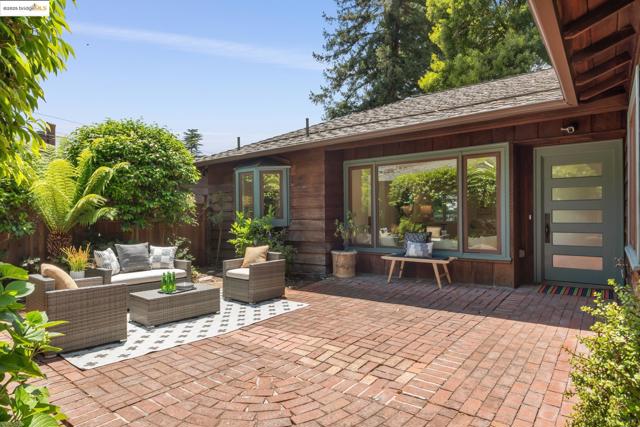 1270 Queens Rd, Berkeley CA: https://media.crmls.org/mediaz/9184975f-6987-45e7-b6d0-c76f2a9c3cd1.jpg