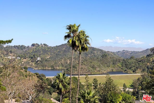 1727 Stone Canyon Road, Los Angeles CA: https://media.crmls.org/mediaz/9184a62c-29f8-47af-b826-406507865a23.jpg