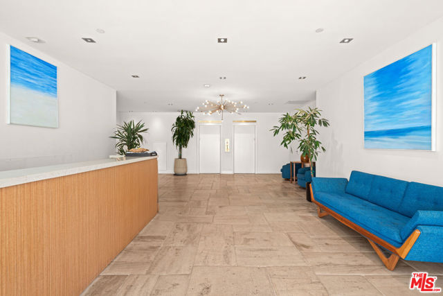 101 California Avenue, Santa Monica CA: https://media.crmls.org/mediaz/9184c7f0-fbfa-4396-8ce8-5b9f88157b27.jpg