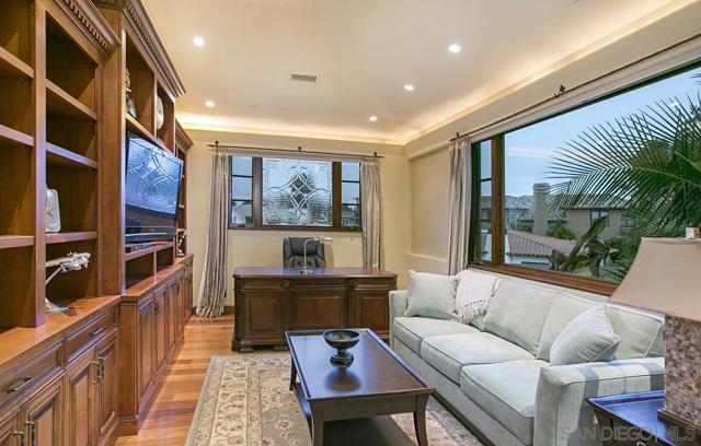 1150 Pine St, Coronado CA: https://media.crmls.org/mediaz/9184d801-a670-4381-ab7a-838ff756bcff.jpg