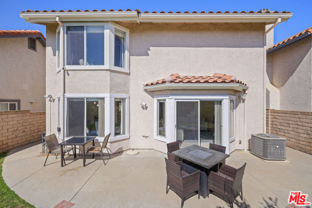 12119 Falcon Crest Way, Porter Ranch CA: https://media.crmls.org/mediaz/918549aa-9a91-4a6d-9663-cc2243c8b183.jpg